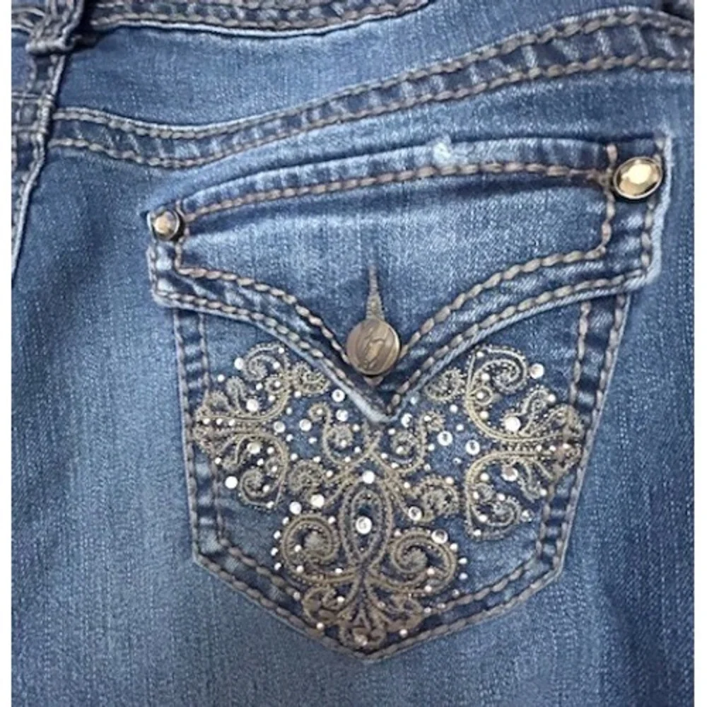 Nine West Cropped Jeans Womens Sz 8/29 Blue Denim Embroidered Sequin Back Pocket
